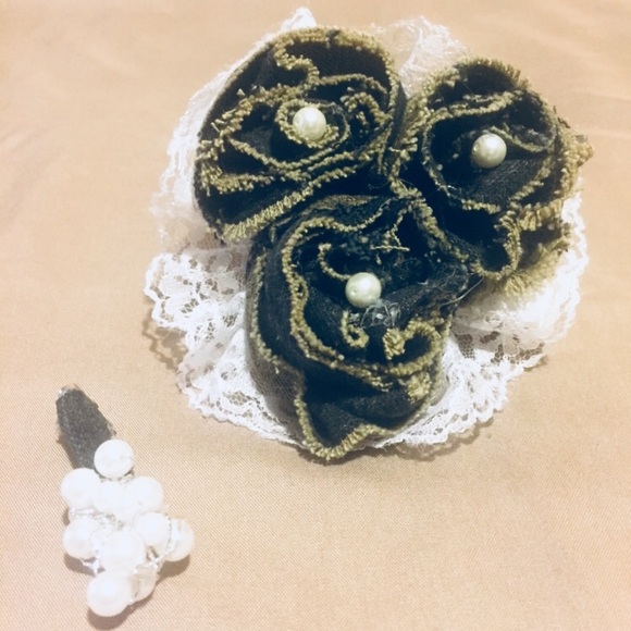 Multiple boutonnière/corsage combo - Picture 2 of 4